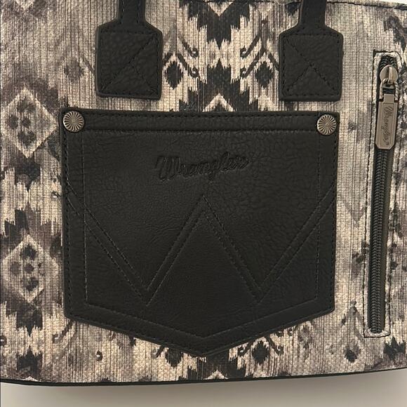 NWT Wrangler Southwestern Pattern Concealed Carry Tote Crossbody Bag - Black - Picture 5 of 7